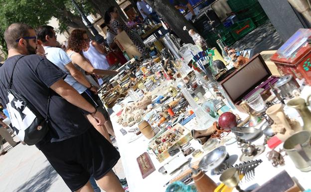 Buena respuesta tras el cambio de ubicación del mercado de antigüedades y coleccionismo