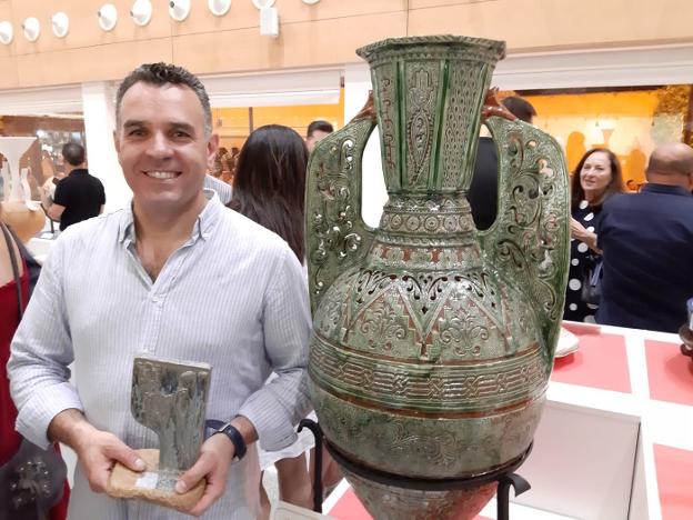 Pablo Tito recoge el premio del Concurso Internacional de Alfarería de La Rambla