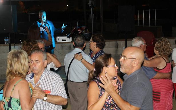 Las veladas de los viernes continúan cosechando un gran éxito entre los mayores