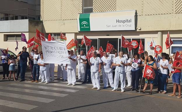 Concentración para apoyar al personal del hospital de Valme