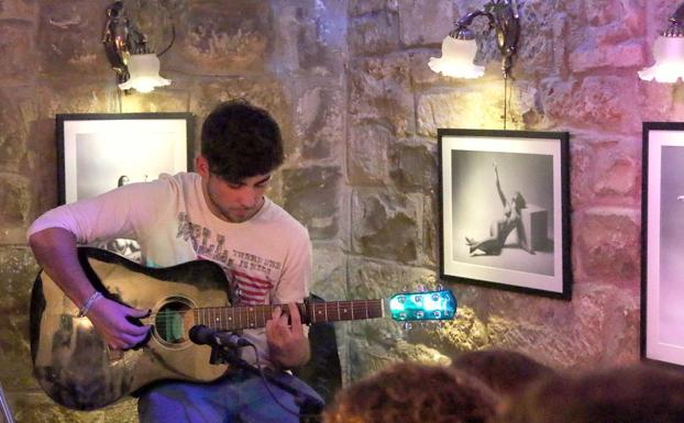 Concierto acústico de seis jóvenes intérpretes a base de temas propios y versiones
