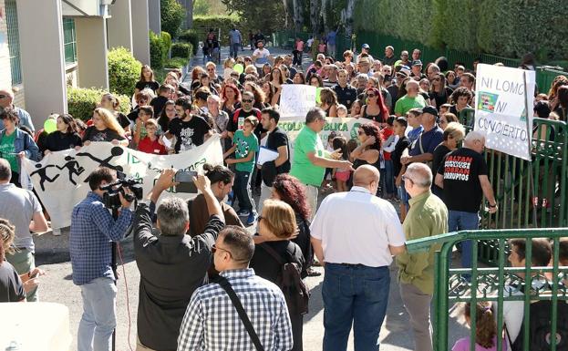 Protesta en el Juan Pasquau por la pérdida de una unidad de Infantil