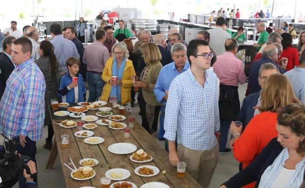 La lluvia desluce el arranque de la Feria de la Tapa