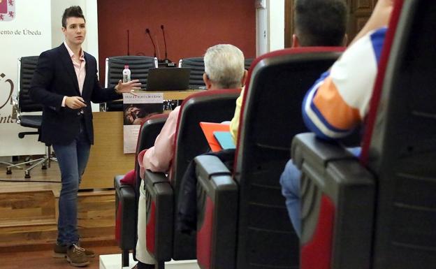 Conferencia sobre la iconografía cristológica en la Semana Santa ubetense
