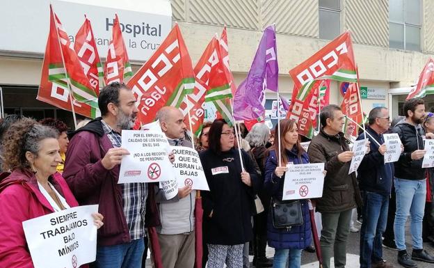 Concentración en el hospital contra los recortes en personal