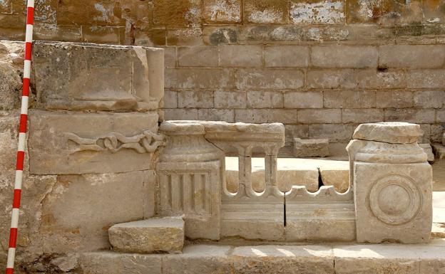 La planta de la antigua iglesia de Santo Tomás resurge de entre los escombros