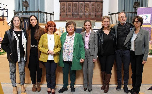 Cristina Almeida participó en una charla sobre violencia sexual y violación en grupo