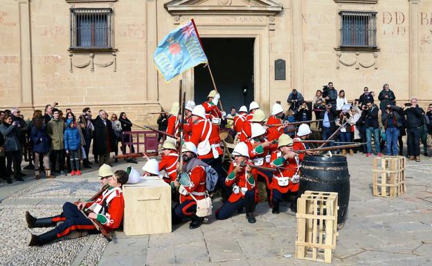 Una batalla de la guerra Zulú en plena plaza Vázquez de Molina