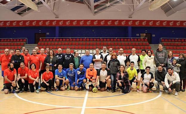 Más de cien kilos de alimentos recaudados en el partido solidario de Navidad