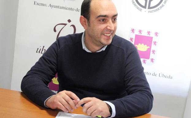 Convocados dos puestos de ordenanza limpiador y uno de ayudante de instalaciones deportivas