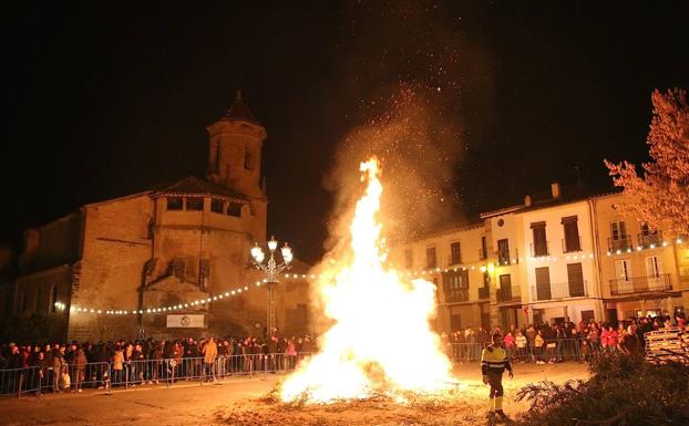 Cinco hogueras iluminarán la víspera de San Antón en Úbeda y cuatro en sus pedanías