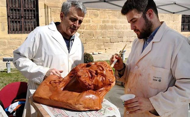 La Escuela de Arte sale a la calle para dar a conocer todo lo bueno que se hace entre sus muros