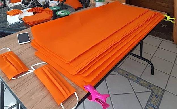 Continúa la fabricación de mascarillas quirúrgicas pese a la polémica suscitada