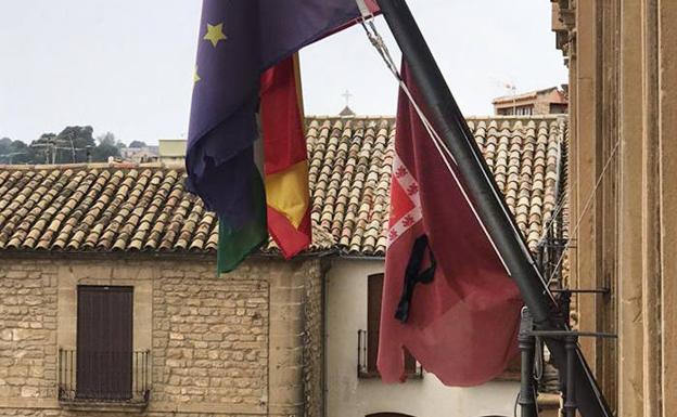 Banderas de Úbeda a media asta por todos los fallecidos