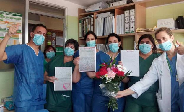 El hospital de Úbeda entrega cartas para animar a pacientes con Covid-19
