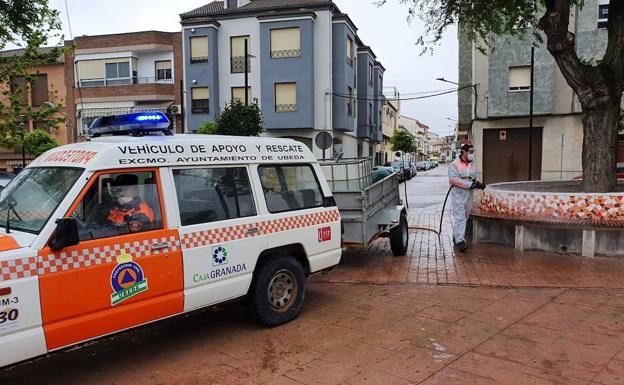 El Ayuntamiento intensifica la limpieza urbana ante la salida de la población infantil