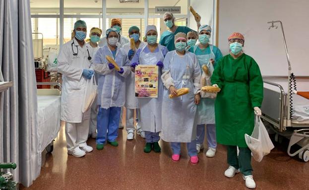 Decenas de agradecimientos con forma de bocatas de jamón