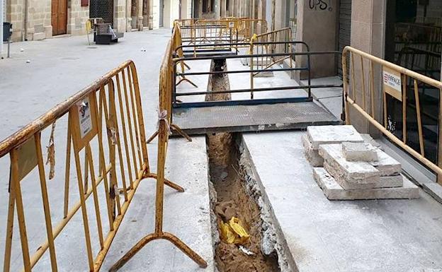 Compromiso para minimizar el impacto en el comercio de las obras en la plaza de Andalucía y calle Mesones