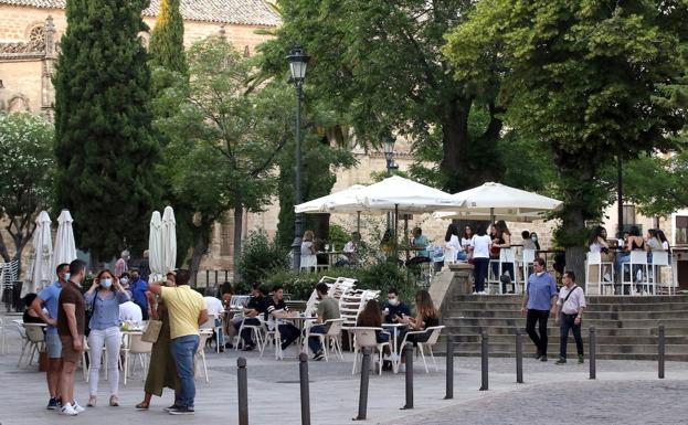 Tramitadas 85 licencias de veladores y terrazas desde mediados de mayo