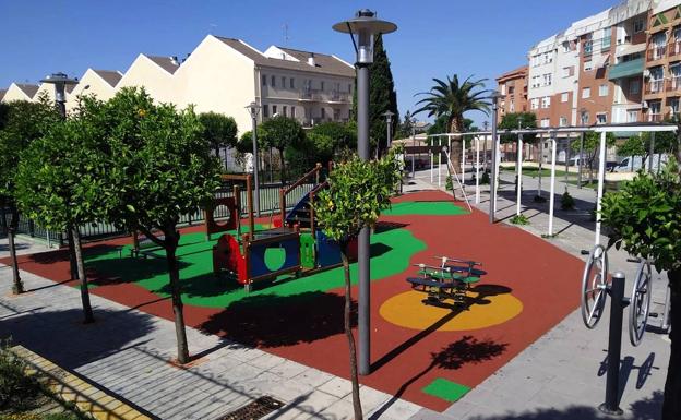 Concluyen las obras de los parques infantiles de Palma Burgos y la Explanada