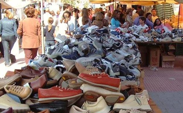 Los vendedores del mercadillo están a la espera de que el Ayuntamiento autorice su actividad
