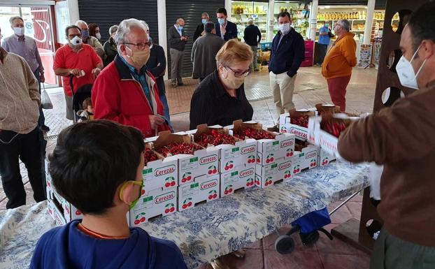 La Muestra Provincial de la Cereza finalizó en el Mercado de Abastos