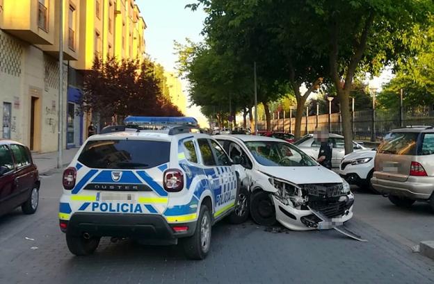 Una patrulla tuvo que interceptar un coche para detener una persecución