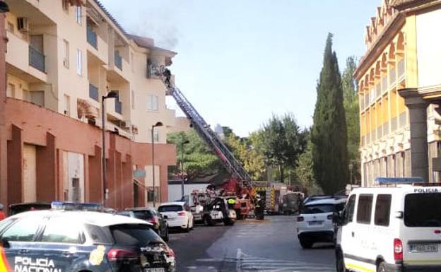 Incendio en un piso de la calle Cronista Juan de la Torre