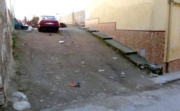 Podemos Úbeda y los vecinos de la calle Tejar critican la situación de abandono de la vía