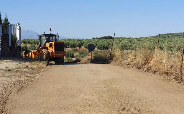 Comienzan las obras en el camino rural del Quejigal