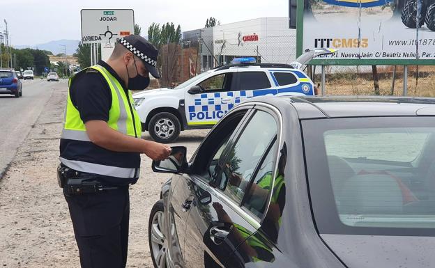 Úbeda se adhiere a la campaña de la DGT sobre control especial ante distracciones al volante