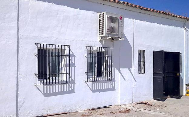 Renovación de las ventanas en los edificios municipales de las pedanías ubetenses