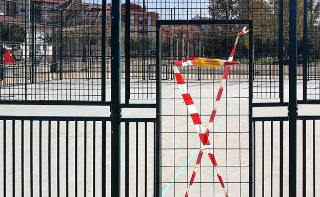 Cierre de los espacios deportivos de los parques de Úbeda para evitar contagios