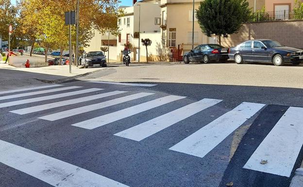 Segunda fase del proceso de repintado de las calles de la localidad