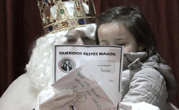 Campaña de Navidad con iluminación, dinamización del comercio y concursos