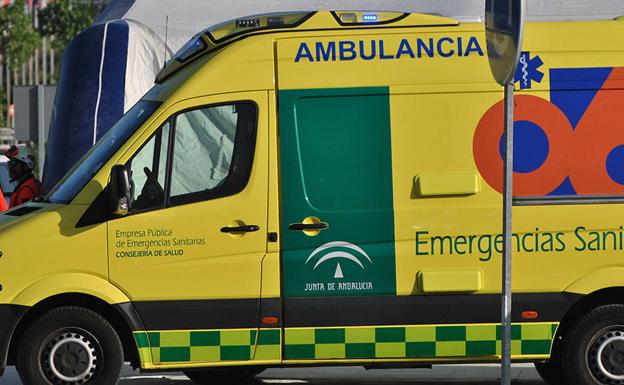 Fallece un hombre y una mujer resulta herida tras salirse su coche de la calzada en Úbeda