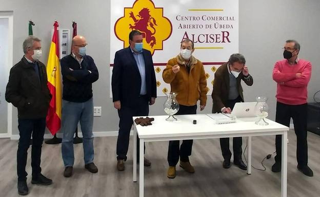 Donados a Cáritas los 6.000 euros del premio del sorteo de Alciser
