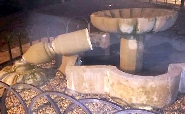 Nuevo destrozo de la fuente de San Lorenzo por actos vandálicos