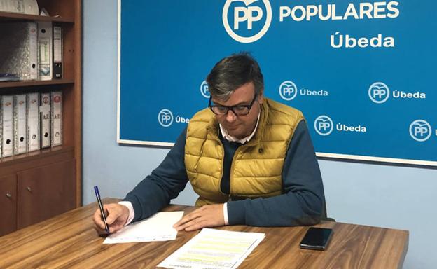 Ruiz del Moral registró en el Ayuntamiento la expulsión de Higueras del grupo municipal del PP