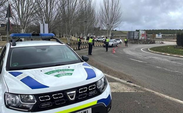 Controles conjuntos de la Policía Local de Úbeda y Baeza por el cierre perimetral de ambas ciudades
