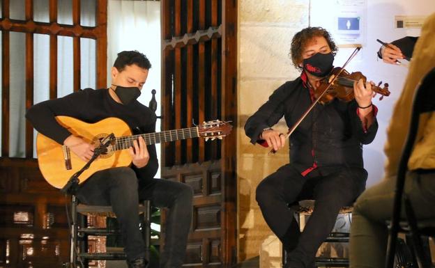 La guitarra de Miguel Ángel Moral sonó en el Museo Arqueológico