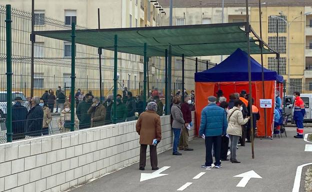 Segunda dosis de la vacuna para un millar de personas mayores de 80 años