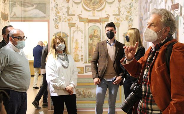 Un paseo entre las pinturas murales de las estancias del emperador Carlos V en La Alhambra