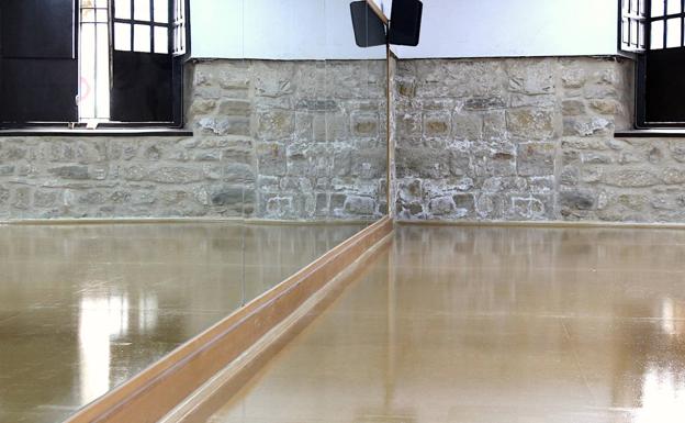 Sustitución del suelo en la sala de ensayos de la Escuela Municipal de Danza