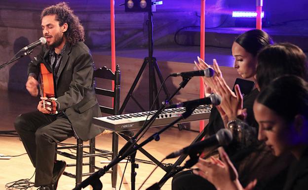 Lin Cortés mostró su lado más íntimo y flamenco