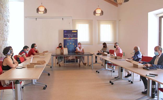 Reparto de equipamiento digital turístico a 29 establecimientos hoteleros y espacios de visita