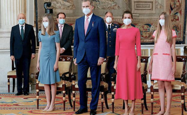 Doña Letizia celebra sus siete años como reina luciendo un vestido del ubetense Moisés Nieto