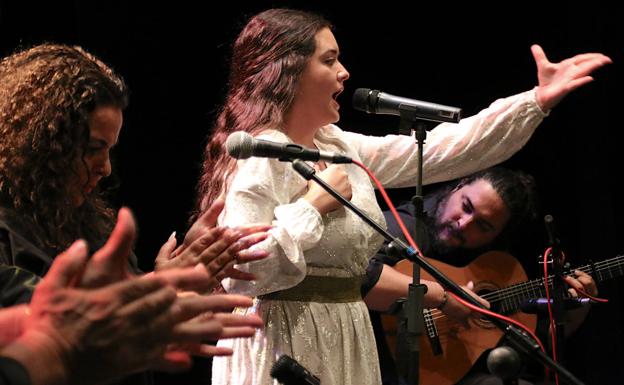 Concierto de la joven cantaora Reyes Carrasco