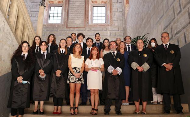 El Hospital de Santiago acogió la jura de seis letrados como nuevos miembros del Colegio de Abogados de Jaén