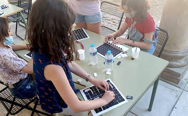 Bétula lúdica desarrolló dos talleres previos a la celebración de su salón de ocio alternativo Level Ub